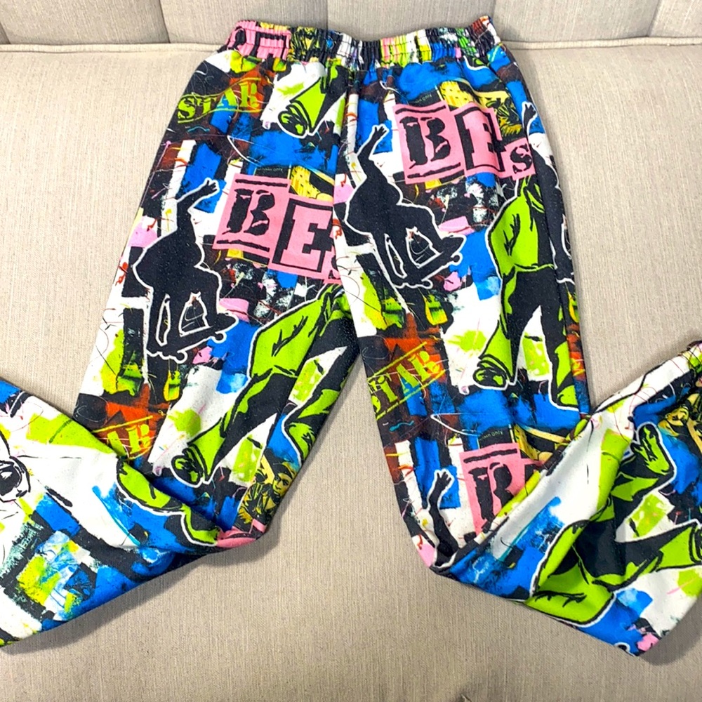 Cool girls skate stile sweatpants please like 😊